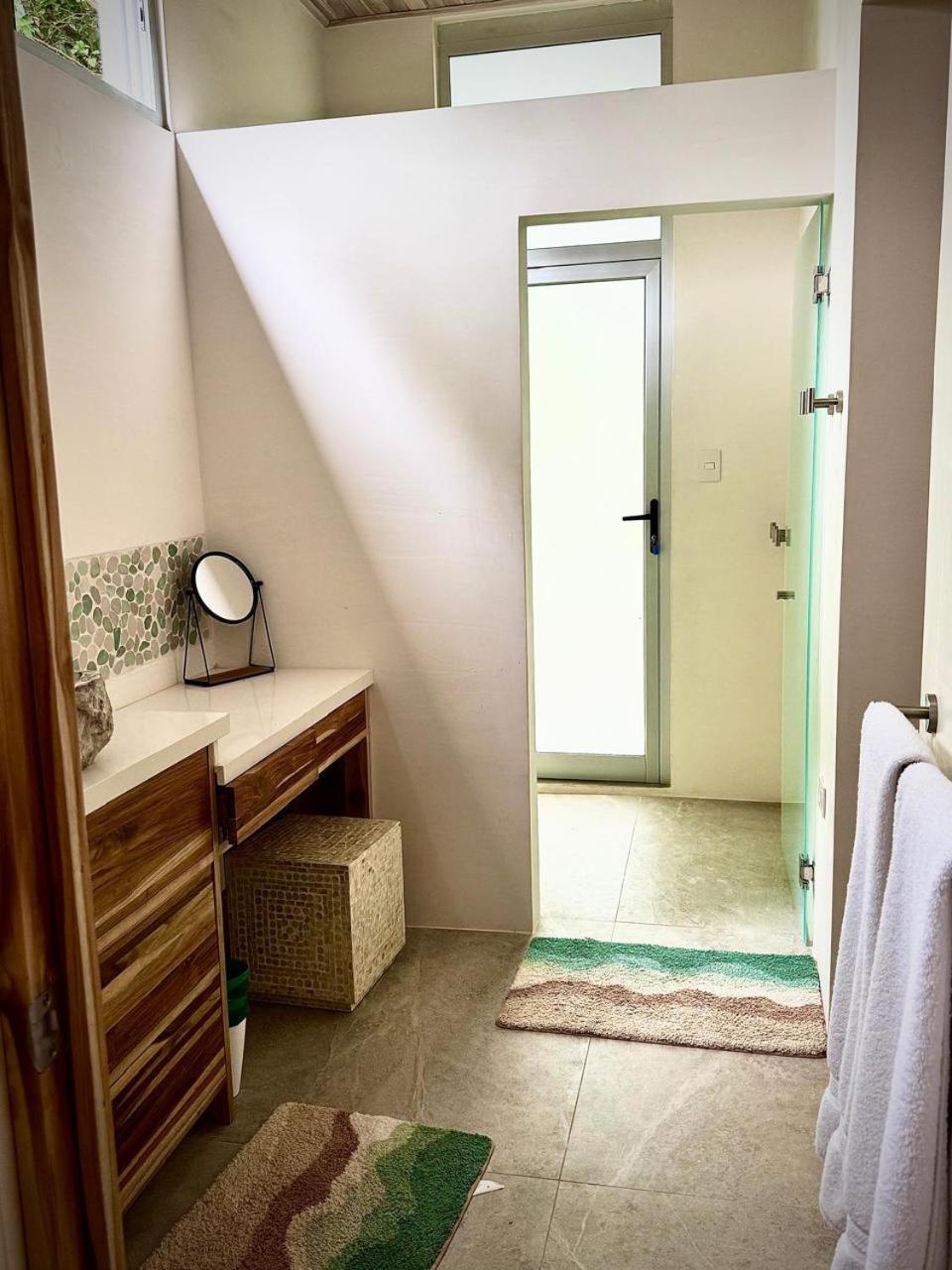 Iluminar Beachfront Suites Nosara Habitación foto